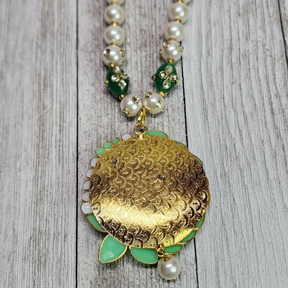 Fashion Costume Jewelry Green Gold White Pearls with Hook Back - Picture 6 of 9